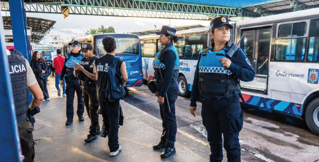 Policía Metropolitana en operativos de control