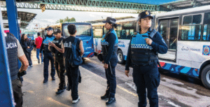 Policía Metropolitana en operativos de control